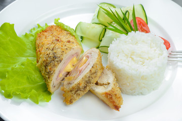 Salad with shrimp and pomegranate