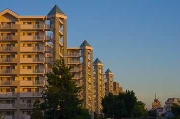 大阪・夕暮れの街並み