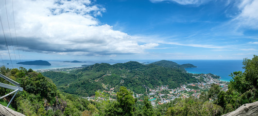 Fototapeta na wymiar Viewpoint landscape city and sea at phuket