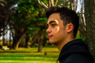 Retrato joven en la naturaleza