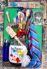 Foto op Plexiglas Sfondo con natura morta,pennelli,pastelli,matite,colori e accessori per dipingere © Rosario Rizzo
