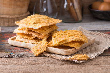 Rice cracker with dried shredded pork