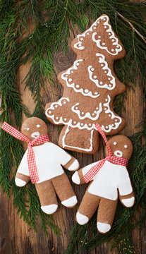 gingerbread man and christmastree