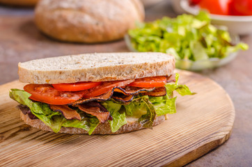 BLT sandwich with lettuce