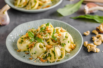 Stuffed Tortellini garlic and spinach