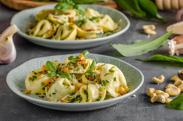 Stuffed Tortellini garlic and spinach