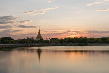 Fototapeta na wymiar Phra Mahathat Kaen Nakhon, Wat nong wang