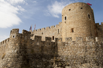 Fototapeta na wymiar Muralla del Castillo de La Adrada