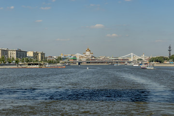 Naklejka premium View of the Crimean (Krymsky) bridge across the Moscow River