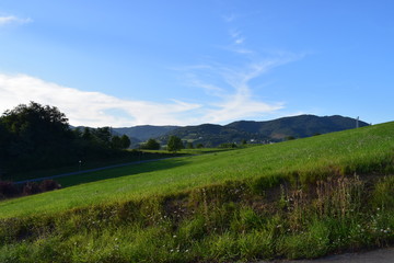 Naklejka premium Paisajes montañosos y verdes del norte. 