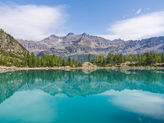 Turquoise water, alpine lake - Mountain landscape