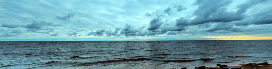 Sea coast before the storm