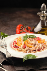 spaghetti with tuna and tomatoes