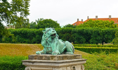 Obraz premium Statue of smiling lion near the Rosenborg Palace, Copenhagen, Denmark