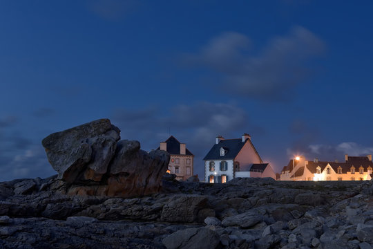 Rochers a St-Gu&eacute;nol&eacute;, Brittany, France. Houses on the cliff