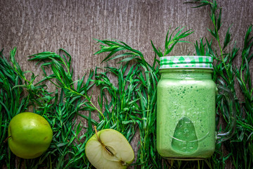 Green smoothie with spinach and apples in glass