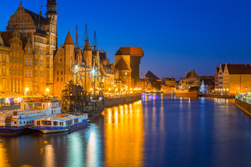 Obraz premium Gdansk at night with historic port crane reflected in Motlawa river, Poland