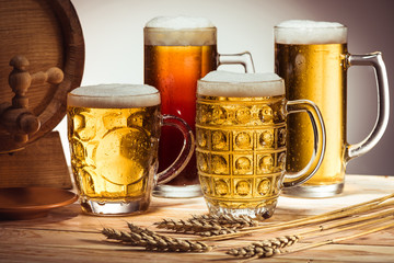 beer barrel and glasses of beer
