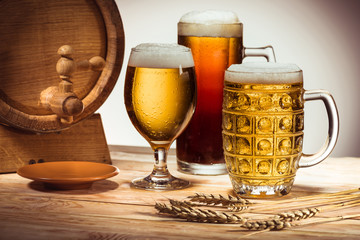 beer barrel and glasses of beer