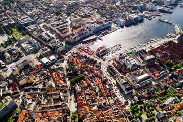 Obraz premium Bergen to miasto i gmina w Hordaland na zachodnim wybrzeżu Norwegii. Bergen to drugie co do wielkości miasto w Norwegii.