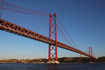 Fototapeta na wymiar View of the 25 de Abrile bridge from the Tagus River
