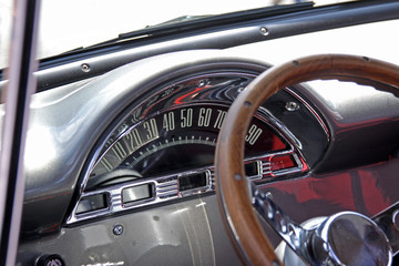 Tacho eines amerikanischen Oldtimers