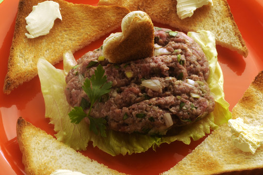 Tartarpihvi Tatar Bistecca Filete t&aacute;rtaro Befsztyk tatarski alla R&aring;biff tartara Steak tartare Tartar de ternera Bistec mad Tatarsk&yacute; biftek  タルタルステーキ  Татарский 韃靼牛肉 бифштекс סטייק טרטר