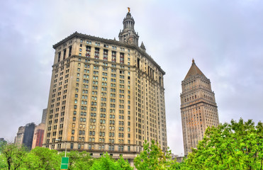 Naklejka premium Manhattan Municipal Building and Thurgood Marshall United States Courthouse in New York City