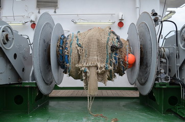 Fischnetze auf einem Fischereiforschungsschiff