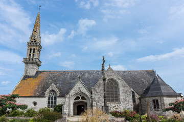 Fototapeta na wymiar Église Saint-Cadoan, Poullan-sur-Mer, Bretagne