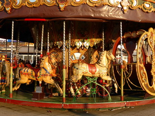 Kinderkarussell an der Küste