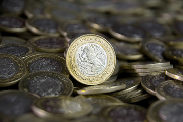 muchas monedas mexicanas