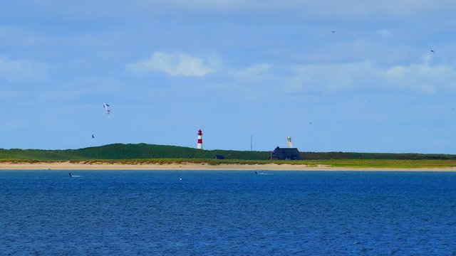 Sylt Nordsee Surfer vor Leuchtturm List - Ellenbogen K&ouml;nigshafen