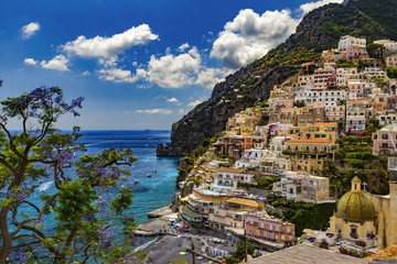 Fototapety  Włochy. Wybrzeże Amalfi (od 1997 roku wpisane na Listę Światowego Dziedzictwa UNESCO). Miasto Positano