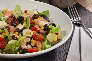 Ensalada de camarones con palmito.