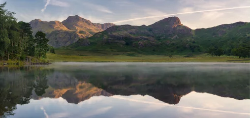 Foto op Plexiglas Calm morning with lake mist and reflections at Blea Tarn in the Lake District, UK. © _Danoz