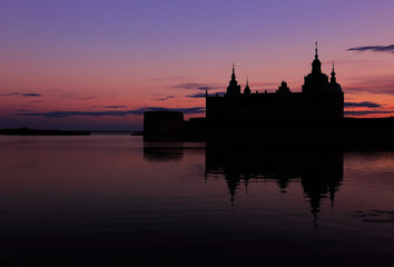 Silhouetted Kalmar castle - obrazy, fototapety, plakaty