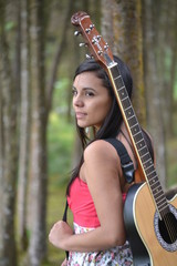 Mujer Guitarra - 169475616