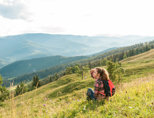 Fototapeta na wymiar Yound girl on peak mountain with perfect view.