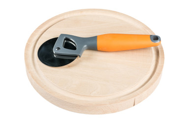 Round pizza knife on the round wooden cutting board