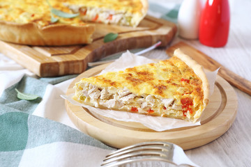 Chicken and bell pepper quiche (french pie)