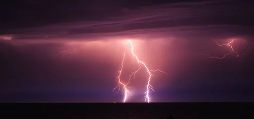 Zelfklevend Fotobehang Onweer Natuur bliksemschicht & 39 s nachts onweersbui