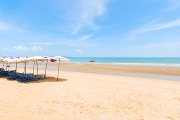 Obraz na płótnie Canvas Beach beach umbrella in blue sky