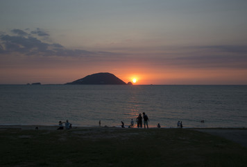 Fototapeta premium 夕日のビーチ