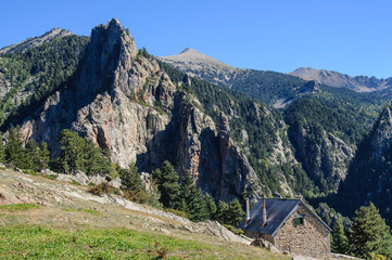 Refuge de Marialles (Pyrenees), here a hiking trail to Canigou peak begins