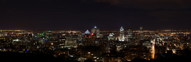 Fototapeta na wymiar Montréal bei Nacht