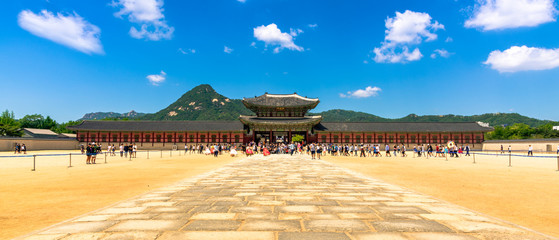 Fototapeta na wymiar Heungnyemun gate of Gyeongbokgung palace in Seoul, South Korea ( sign board text is 