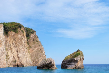 Fototapeta na wymiar Beautiful view of blue sea with cliffs