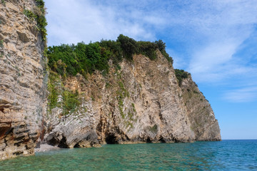 Fototapeta na wymiar Beautiful view of blue sea with big cliff
