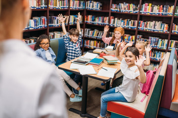 little kids in library